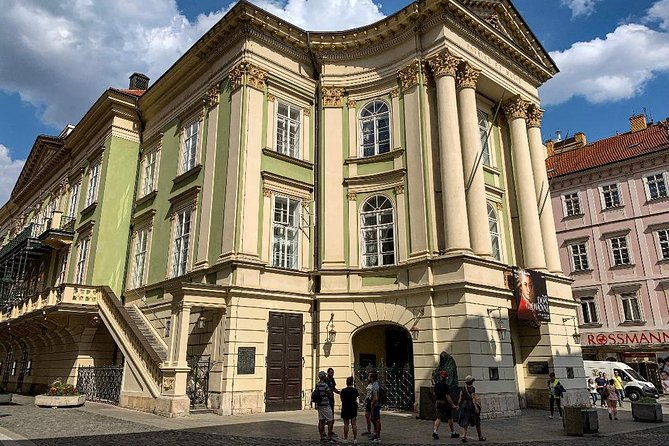 pragues-top-sights-old-town-jewish-quarter-charles-bridge-tip-based-tour