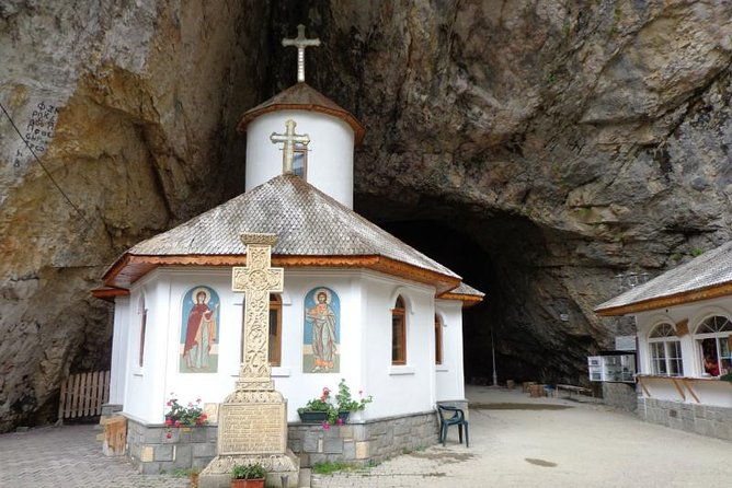 prahova-valley-private-day-trip-with-sphinx-babele-and-ialomitei-cave