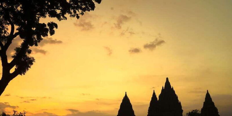 prambanan-sunset-and-ramayana-ballet-option-tour