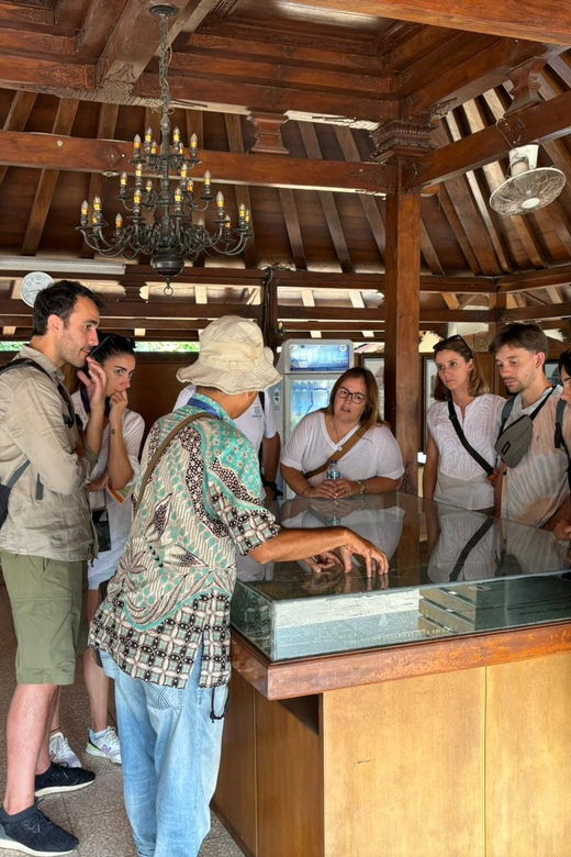 prambanan-tour-borobudur-climb-with-tickets