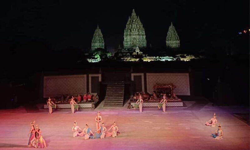 prambanan-watching-ramayana-ballet-performance-with-dinner-2