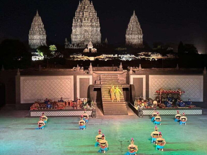 prambanan-watching-ramayana-ballet-performance-with-dinner-2