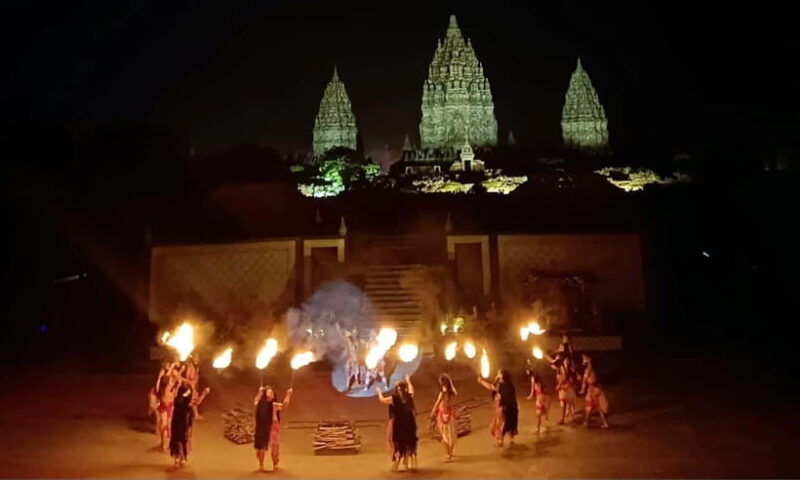 prambanan-watching-ramayana-ballet-performance-with-dinner-2