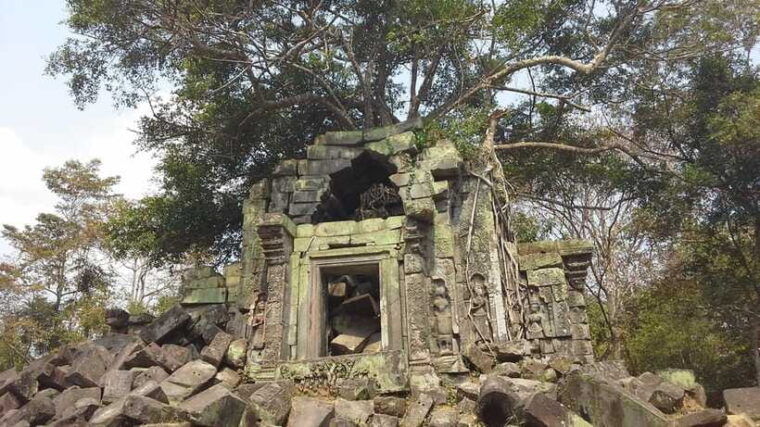 prasat-thom-koh-ker-group-beng-mealea-full-day-tour