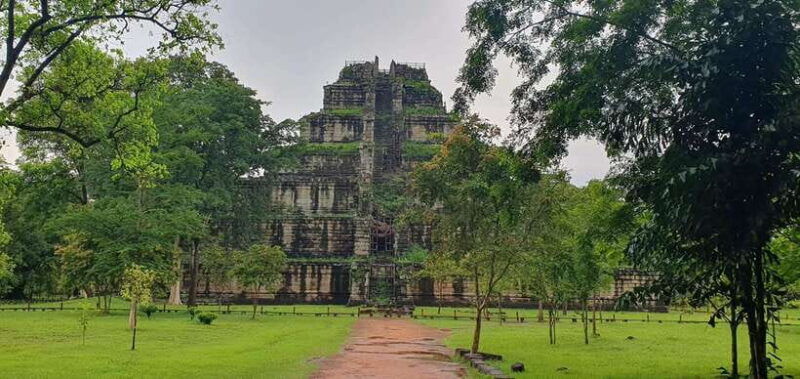 preah-vihear-temple-koh-ker-bengmealea-tour-from-siem-reap