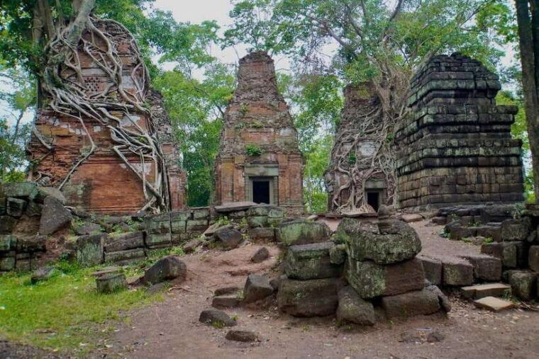 preah-vihear-temple-koh-ker-bengmealea-tour-from-siem-reap