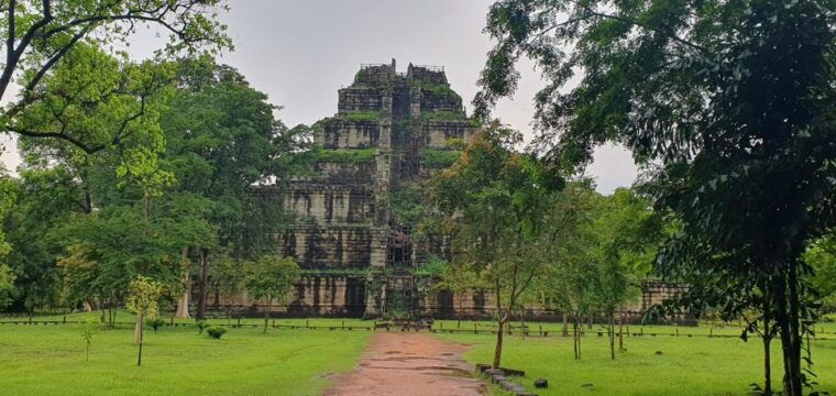 preah-vihear-temple-koh-ker-bengmealea-tour-from-siem-reap