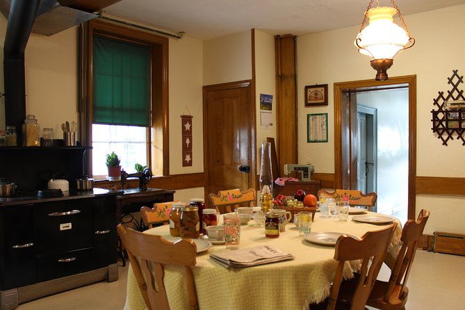 premium-amish-country-tour-including-amish-farm-and-house