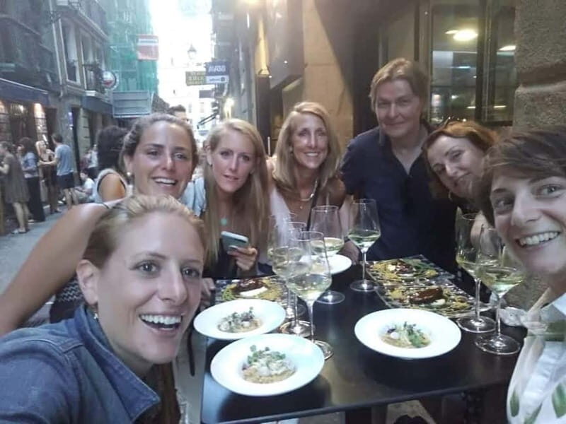 Premium Evening Pintxos Tour in San Sebastians Old Town - An In-Depth Look at the Pintxos Tour in San Sebastian’s Old Town