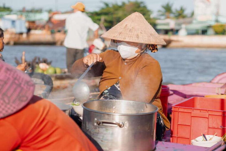 premium-floating-market-con-son-islet-tour