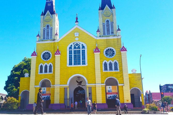 premium-full-day-tour-to-chiloe-visiting-castro-and-dalcahue