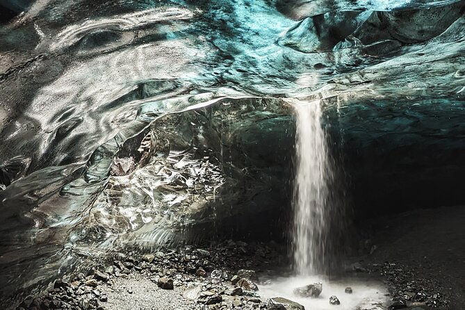 premium-ice-cave-tour-vatnajokull-iceland