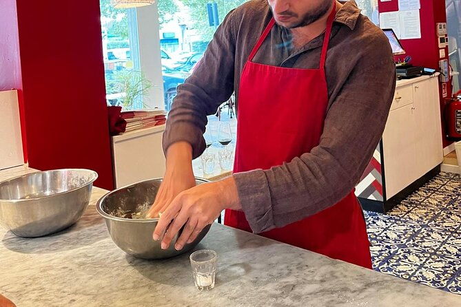 premium-pizza-making-class-at-a-pizzeria-in-como