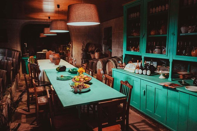 premium-private-vinho-verde-tour2-wineries-with-tastings-lunch-2