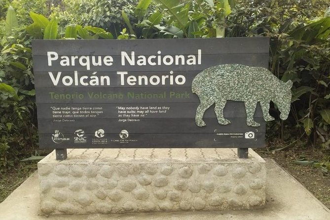 premium-toursloths-and-rio-celeste-y-cortez-waterfalls-tenorio-volcano-park
