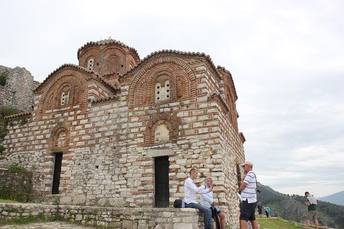 premium-walking-tour-of-berat-with-expert-guides-2