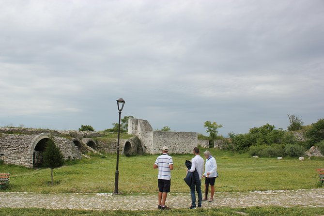 premium-walking-tour-of-berat-with-expert-guides
