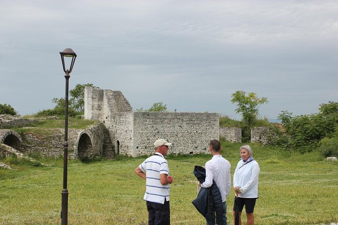 premium-walking-tour-of-berat-with-expert-guides
