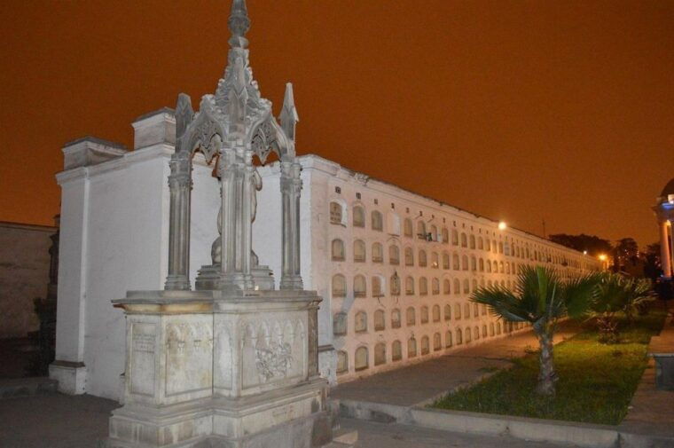 presbitero-maestro-night-tour-cemetery-of-terror