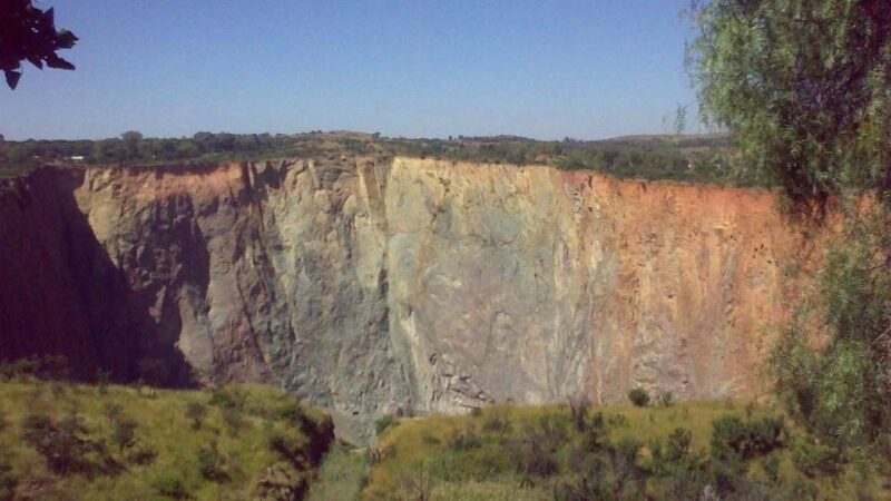 Pretoria: Cullinan Surface Diamond Mine Walking Tour - Introduction: What Youll Experience