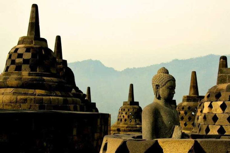 previlege-borobudur-structure-climb-up-by-onim
