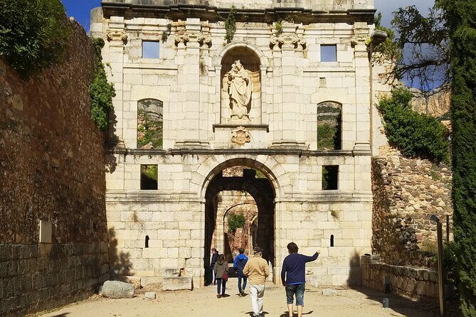 Priorat tour to 3 small wineries and hotel pick-up - FAQs