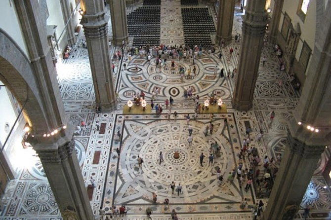 priority-entrance-florence-cathedral-and-close-up-view-of-the-frescos