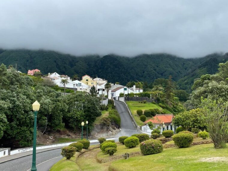 privat-van-tour-furnas-valley-gorreana-tea-islands-gems