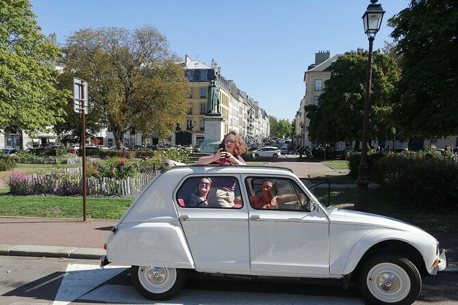 private-1-hour-tour-of-versailles-in-a-vintage-car-2cv