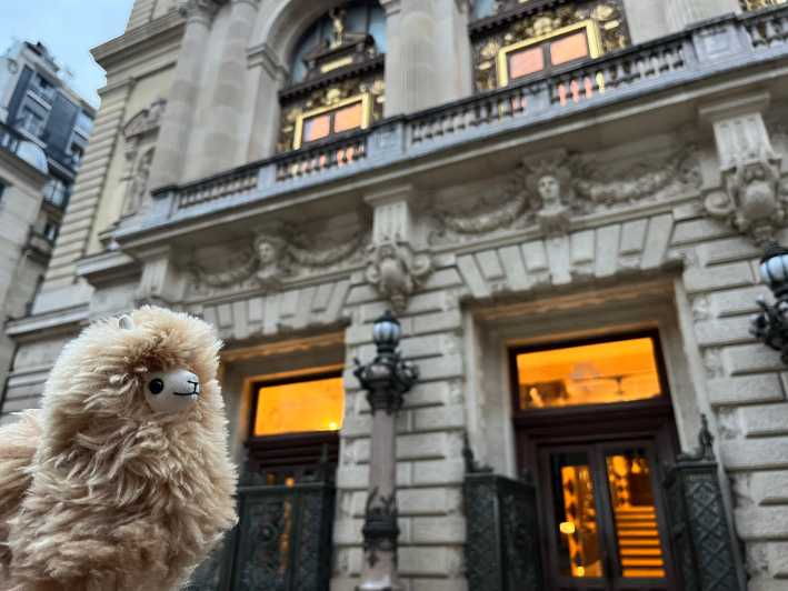 private-2-3-hours-montmartre-walking-tour-timeless-charm