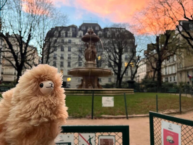 private-2-3-hours-montmartre-walking-tour-timeless-charm