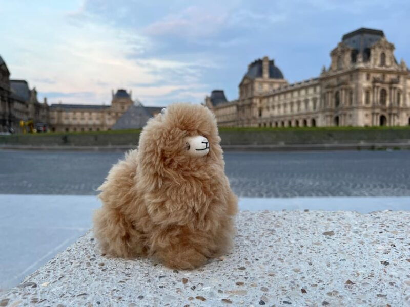 private-2-3-hours-montmartre-walking-tour-timeless-charm