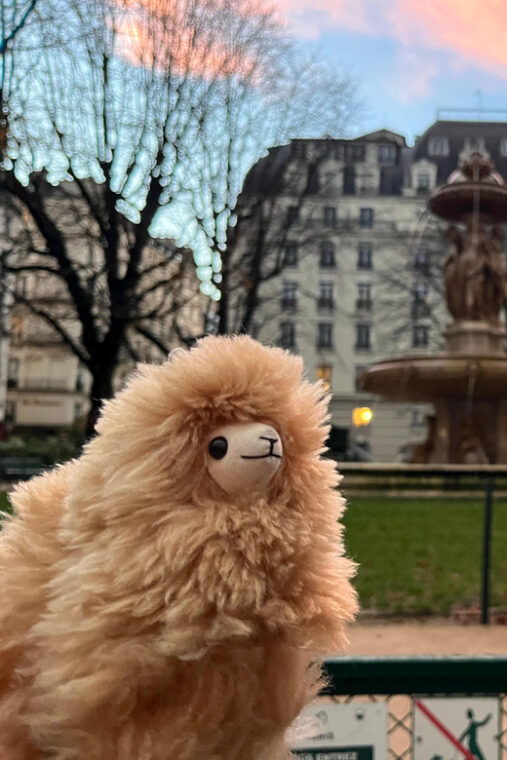 private-2-3-hours-montmartre-walking-tour-timeless-charm