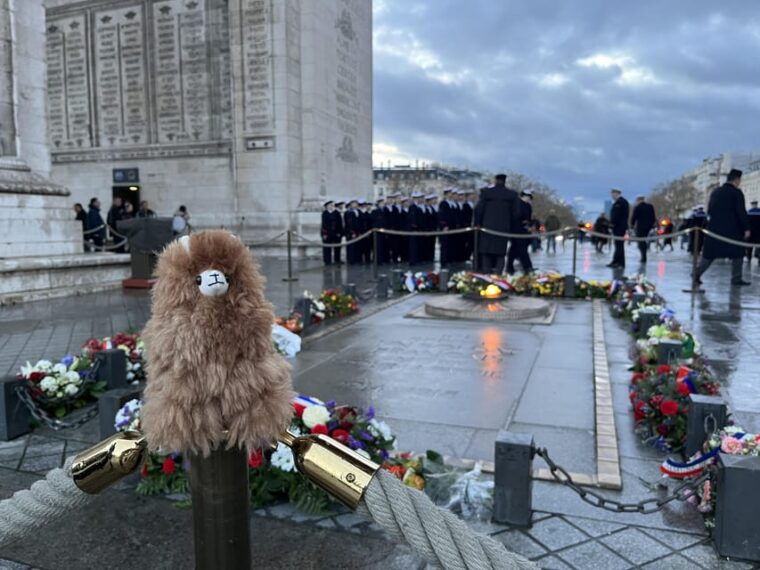 private-2-3-hours-montmartre-walking-tour-timeless-charm