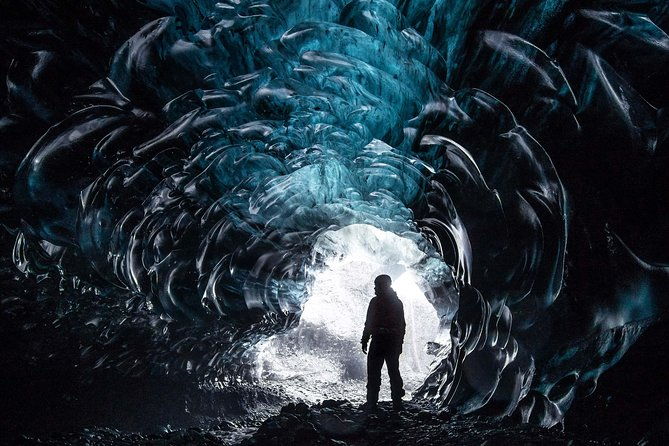 private-2-day-glacier-lagoon-ice-cave-and-northern-lights