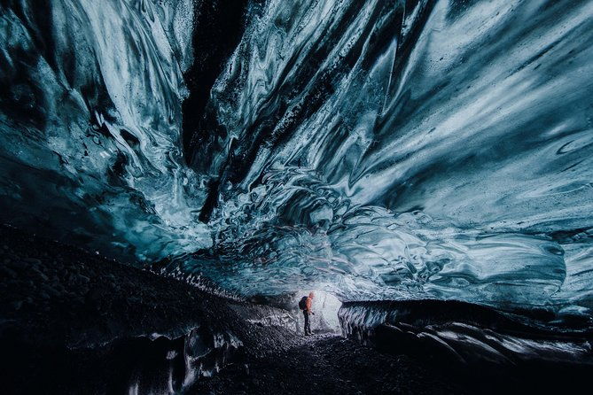 private-2-day-glacier-lagoon-ice-cave-and-northern-lights