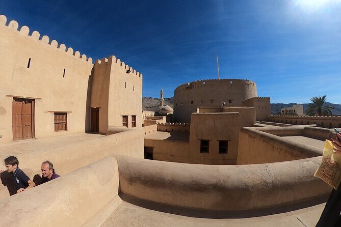 Private 2-Day Guided Tour with Nizwa Friday Market Visit - Key Points  