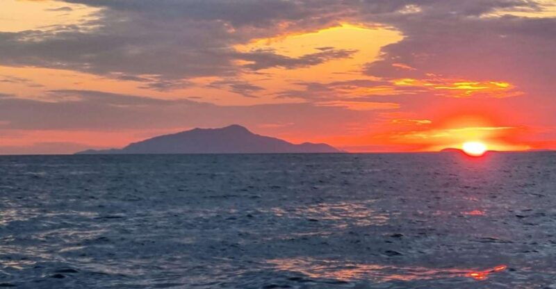 private-2-hour-boat-tour-along-the-sorrento-coast