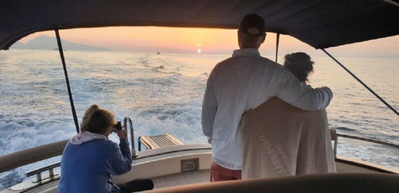 private-2-hour-boat-tour-along-the-sorrento-coast