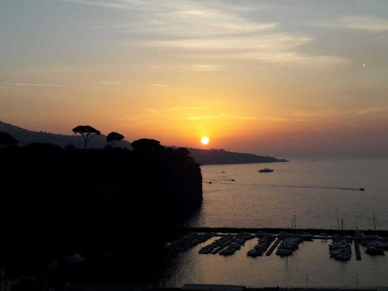 private-2-hour-boat-tour-along-the-sorrento-coast