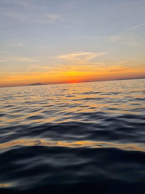 private-2-hour-boat-tour-along-the-sorrento-coast