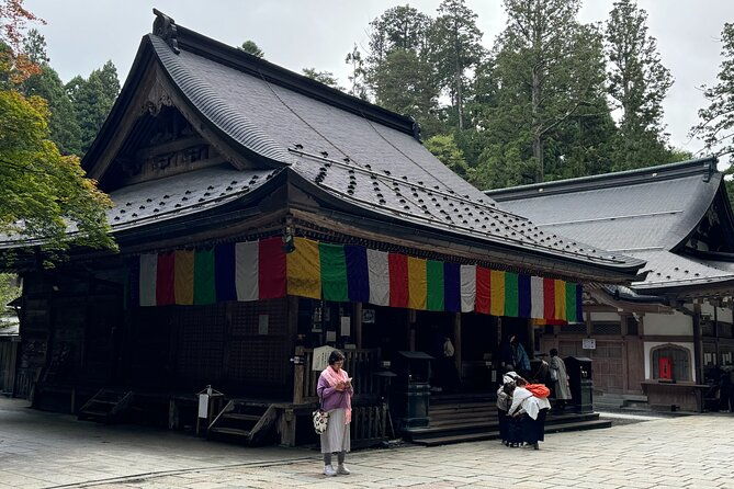 private-2-hour-koyasan-highlights-tour-unesco-heritage