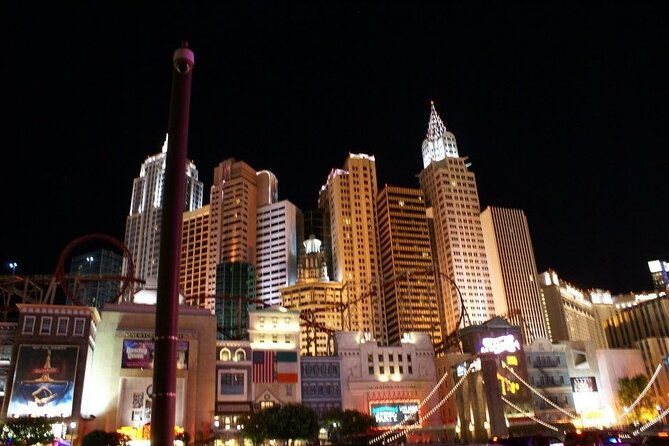private-2-hour-limo-tour-of-las-vegas-with-champagne-2