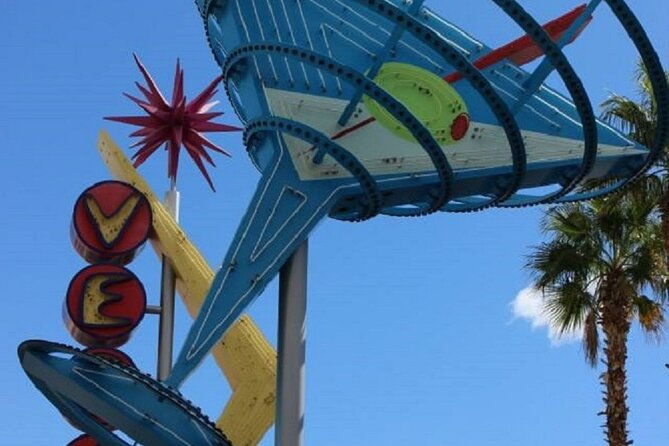 private-2-hour-limo-tour-of-las-vegas-with-champagne-2