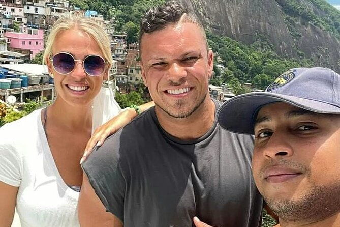private-2-hours-sightseeing-walking-tour-in-rocinha-and-moto-taxi