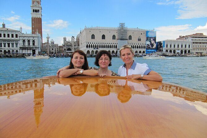 Private 2 hrs Grand Canal, Hidden Gems Walk and food tasting - Key Points