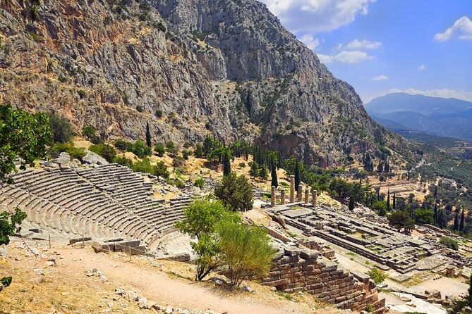 private-2days-trip-to-delphi-arachova-hosios-loukas-thermopylae-tour