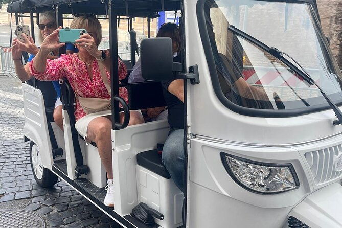 private-3-hour-tour-of-central-rome-with-an-electric-e-tuk