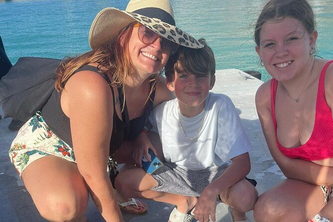private-30-foot-adventure-to-rose-island-snorkel-swim-and-sip