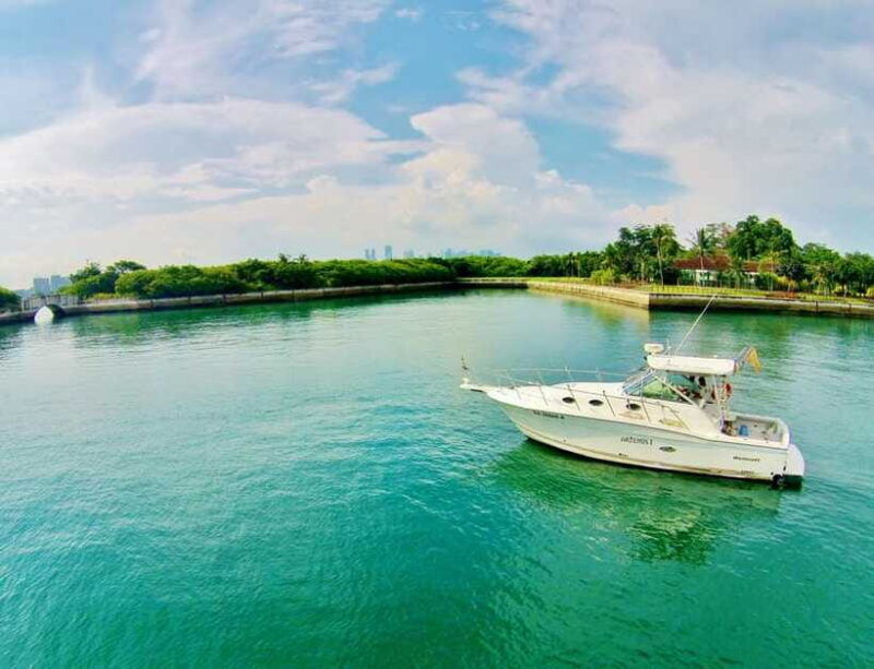 private-34ft-yacht-charter-to-lazarus-island
